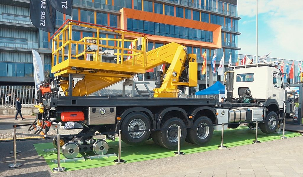 Volvo NEW FMX 8x4 RAIL ROAD SCHIENEN TWO WAY - Konteineris-vežimus/ Sukeisti kūną sunkvežimis, Sunkvežimis su kranu: foto 2 Volvo NEW FMX 8x4 RAIL ROAD SCHIENEN TWO WAY - Konteineris-vežimus/ Sukeisti kūną sunkvežimis, Sunkvežimis su kranu: foto 2