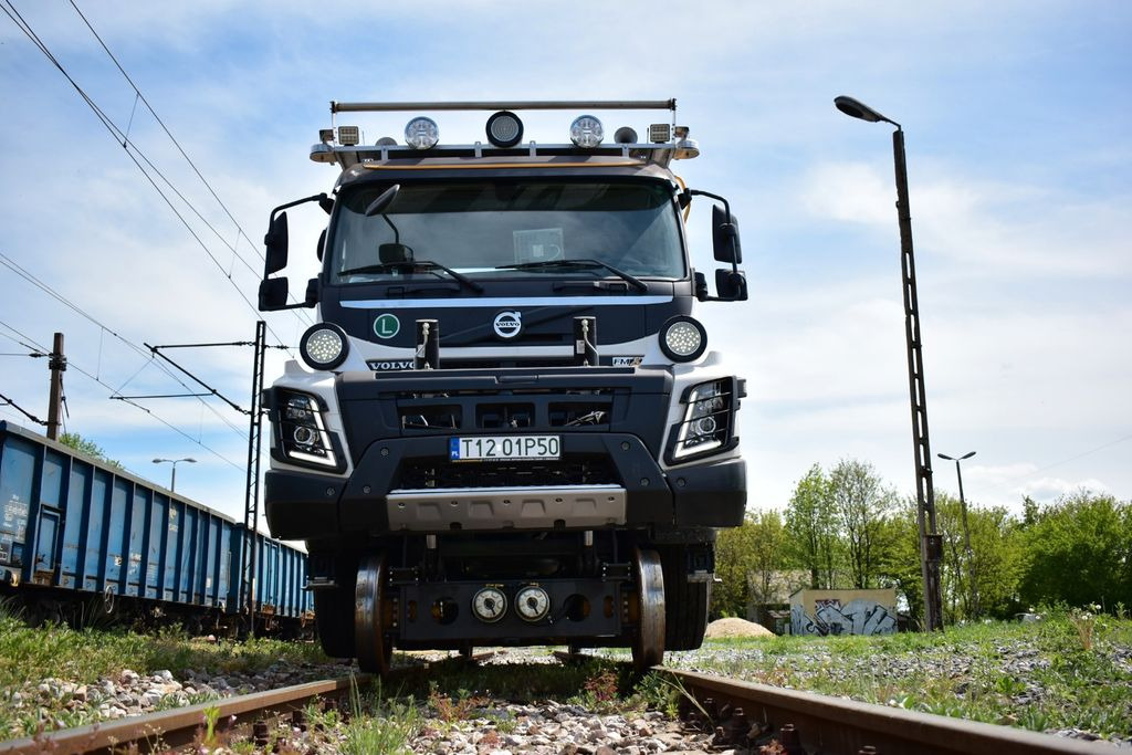 Konteineris-vežimus/ Sukeisti kūną sunkvežimis, Sunkvežimis su kranu Volvo NEW FMX 8x4 RAIL ROAD SCHIENEN TWO WAY: foto 10