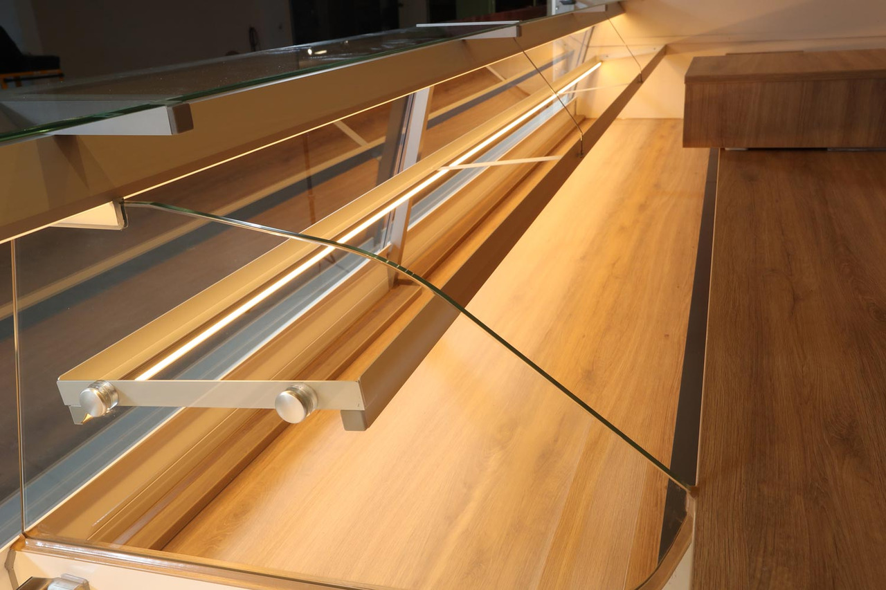 Verkaufsanhänger BORCO HÖHNS - Prekybinė priekaba: foto 3 Verkaufsanhänger BORCO HÖHNS - Prekybinė priekaba: foto 3