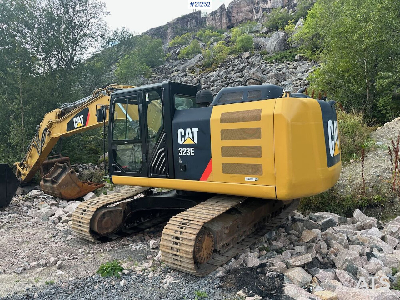 Caterpillar 323E - Vikšrinis ekskavatorius: foto 2 Caterpillar 323E - Vikšrinis ekskavatorius: foto 2