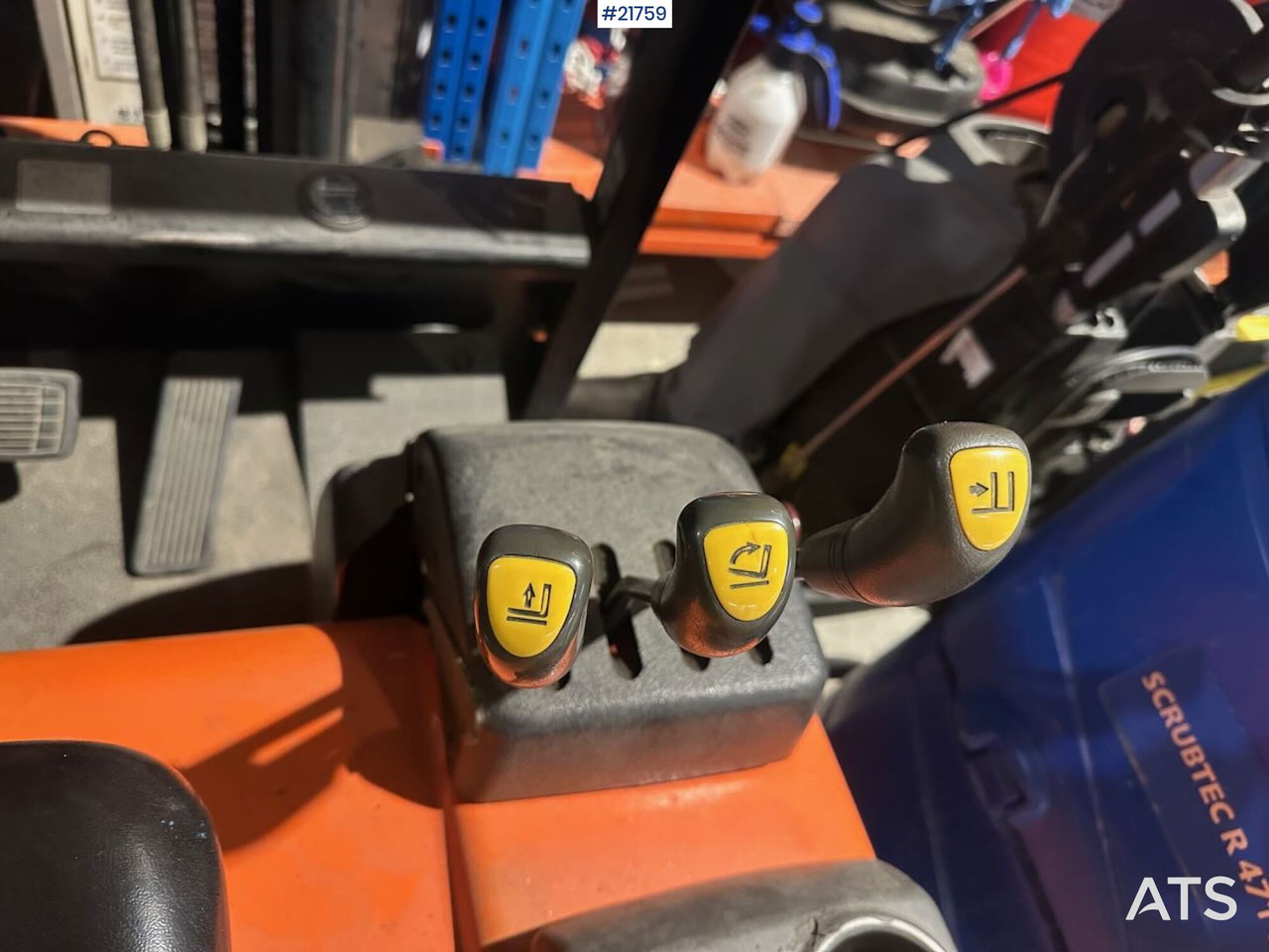 Daewoo B20T truck m/ 4,5 m løftehøyde - Žemo profilio platforma puspriekabė: foto 4 Daewoo B20T truck m/ 4,5 m løftehøyde - Žemo profilio platforma puspriekabė: foto 4