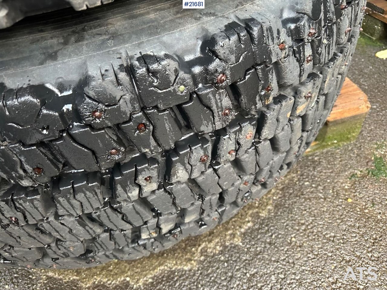 Hilo Dekkene har stått på en Volvo L60E - Padangos ir ratlankiai - Statybinė technika: foto 3 Hilo Dekkene har stått på en Volvo L60E - Padangos ir ratlankiai - Statybinė technika: foto 3