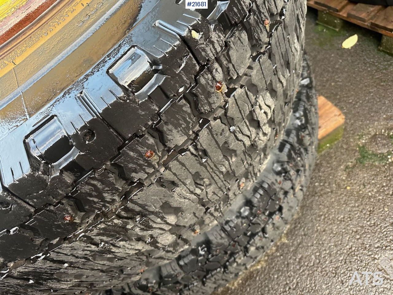 Hilo Dekkene har stått på en Volvo L60E - Padangos ir ratlankiai - Statybinė technika: foto 2 Hilo Dekkene har stått på en Volvo L60E - Padangos ir ratlankiai - Statybinė technika: foto 2