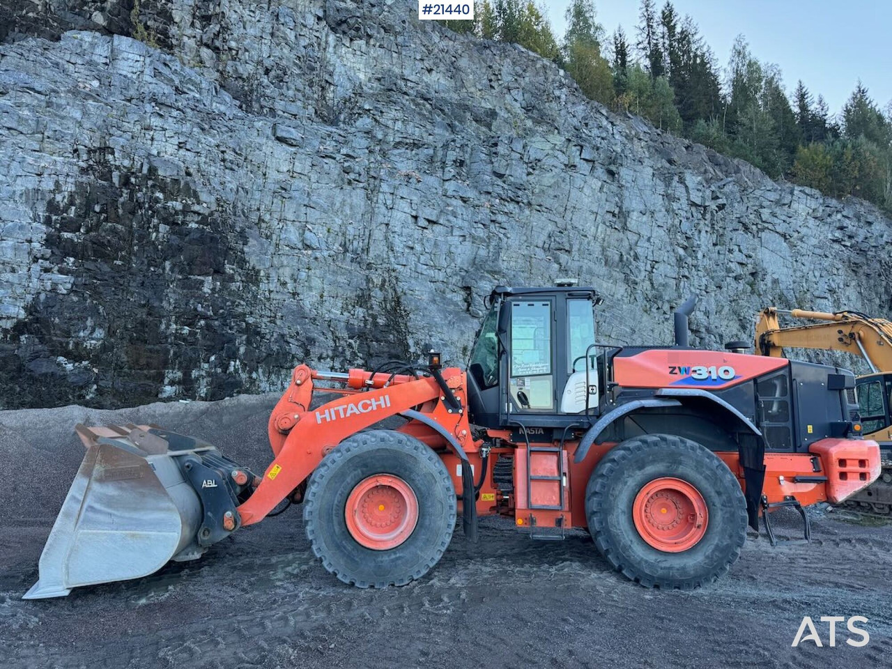 Hitachi ZW310 - Ratinis krautuvas: foto 2 Hitachi ZW310 - Ratinis krautuvas: foto 2