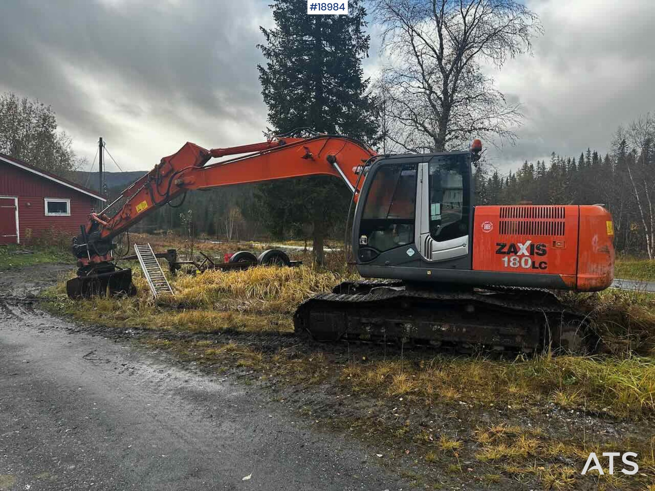 Hitachi ZX180LC-3 - Ekskavatorius: foto 3 Hitachi ZX180LC-3 - Ekskavatorius: foto 3