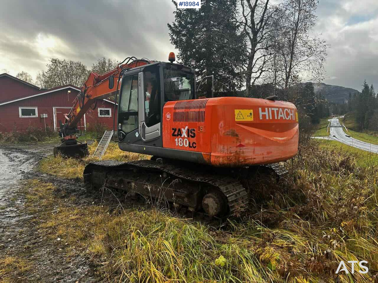 Hitachi ZX180LC-3 - Ekskavatorius: foto 1 Hitachi ZX180LC-3 - Ekskavatorius: foto 1