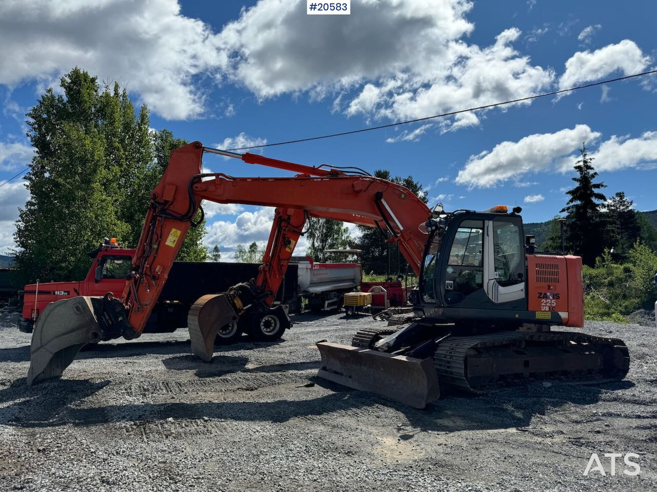 Hitachi ZX225 - Ekskavatorius: foto 1 Hitachi ZX225 - Ekskavatorius: foto 1