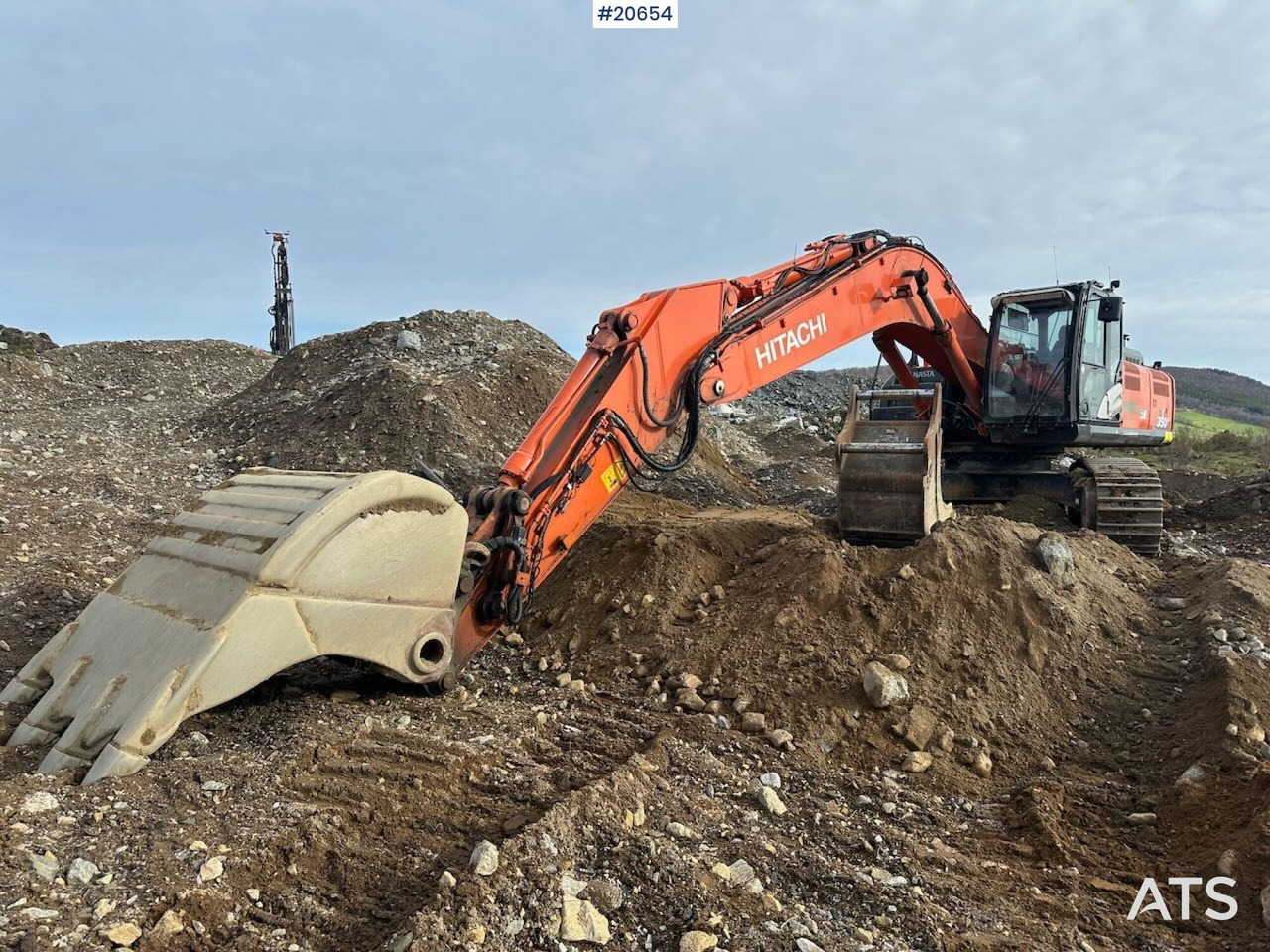 Hitachi ZX350LC-6 - Ekskavatorius: foto 1 Hitachi ZX350LC-6 - Ekskavatorius: foto 1