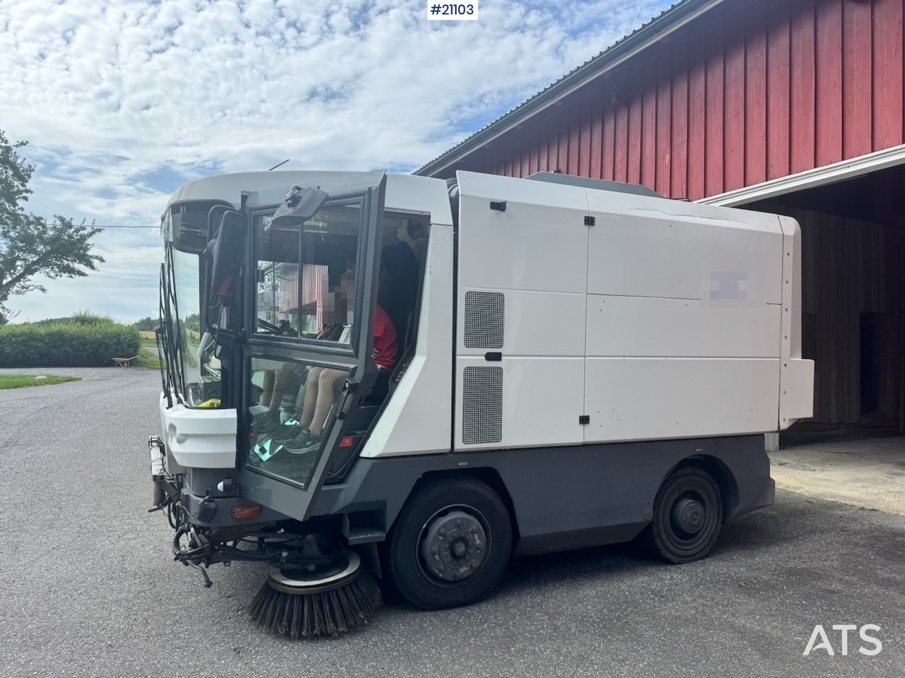 Ravo 540 - Gatvių šlavimo mašina: foto 2 Ravo 540 - Gatvių šlavimo mašina: foto 2