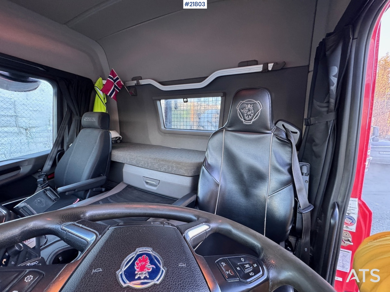 Nuožulnaus pakėlimo ant platformos sunkvežimis Scania P450: foto 17