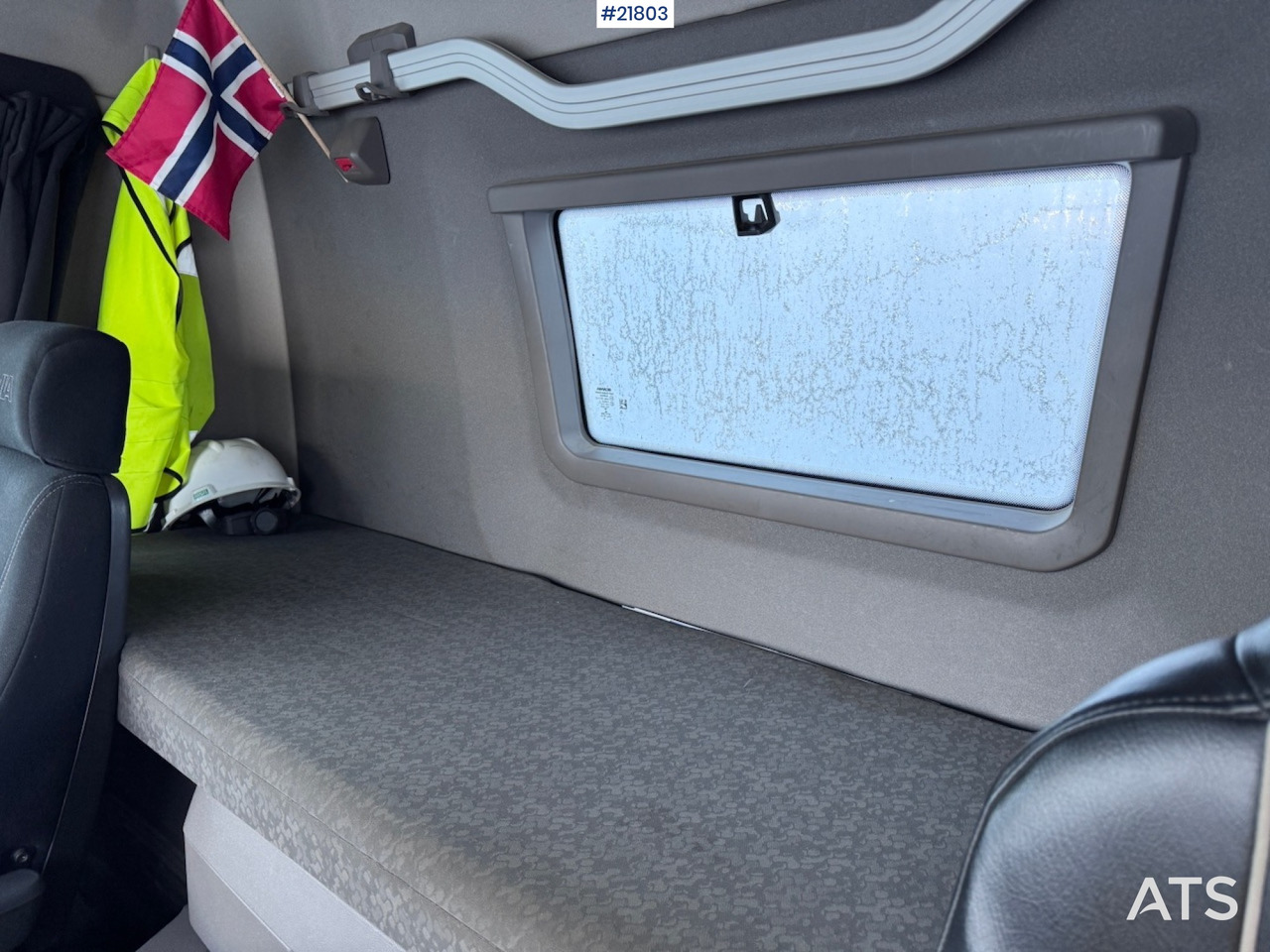 Nuožulnaus pakėlimo ant platformos sunkvežimis Scania P450: foto 32