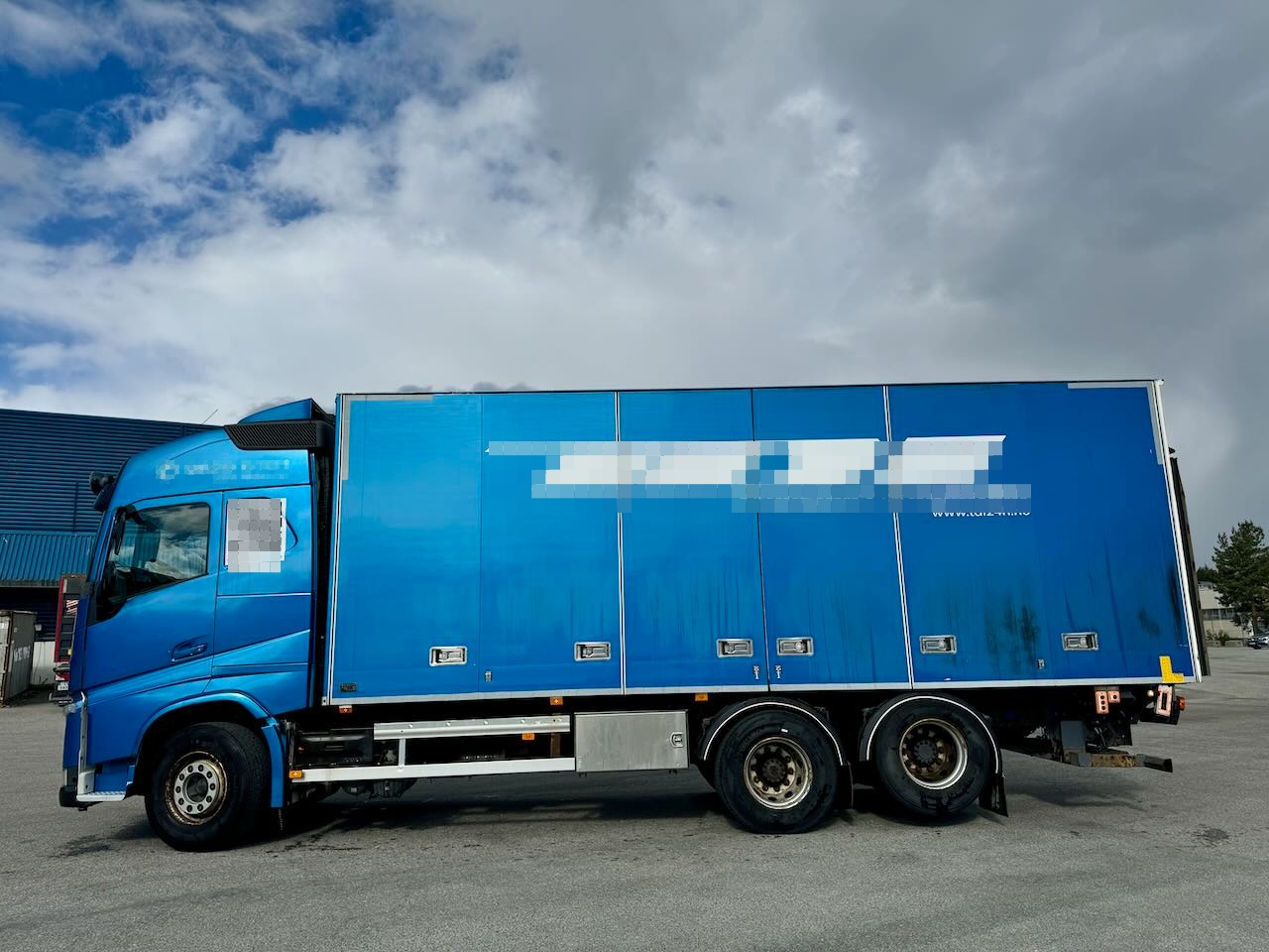 Volvo Fh540 6x2 skapbil m/ full sideåpning og lift - Furgonas sunkvežimis: foto 2 Volvo Fh540 6x2 skapbil m/ full sideåpning og lift - Furgonas sunkvežimis: foto 2