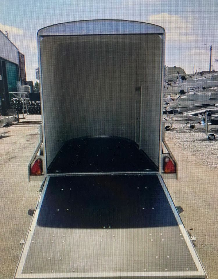 Niewiadów Furgon Niewiadów F1334 z trapem wjazdowym - Automobilinė priekaba: foto 4 Niewiadów Furgon Niewiadów F1334 z trapem wjazdowym - Automobilinė priekaba: foto 4
