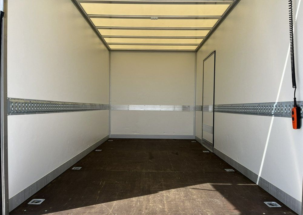Furgonas su krovinių dėže Ford Transit: foto 7