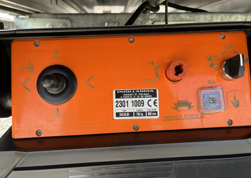 Furgonas su krovinių dėže Ford Transit: foto 9