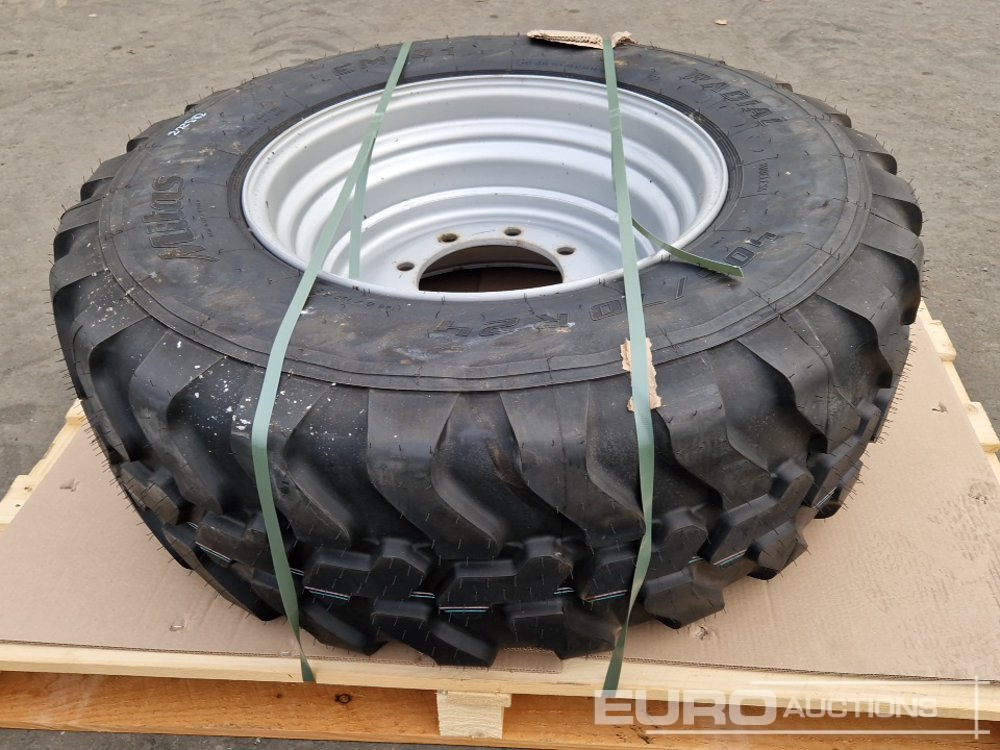 405/70R24 Tyre with Rim - Padanga: foto 1 405/70R24 Tyre with Rim - Padanga: foto 1