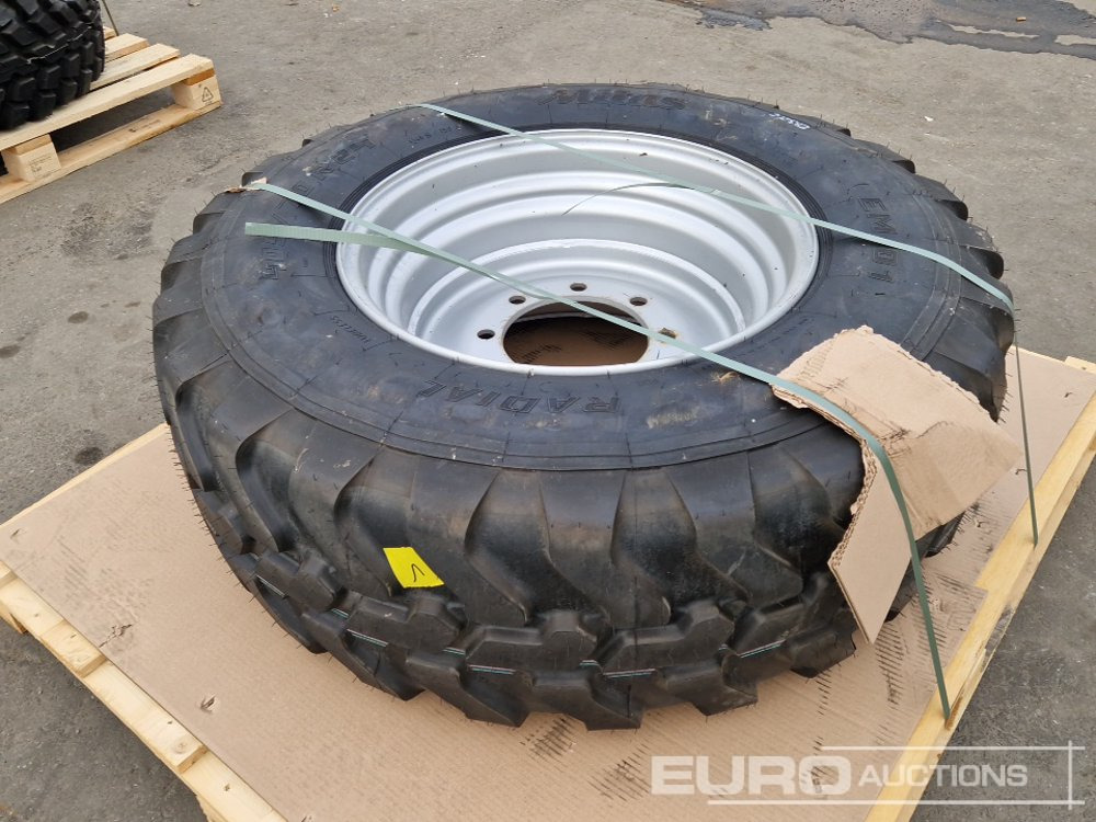 405/70R24 Tyre with Rim - Padanga: foto 2 405/70R24 Tyre with Rim - Padanga: foto 2