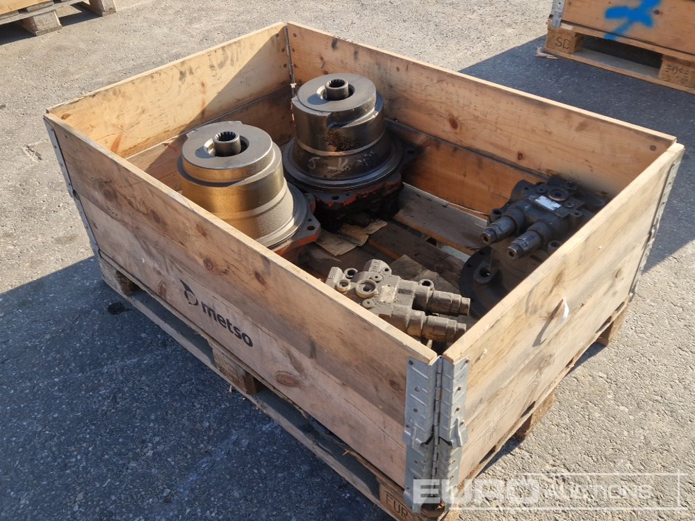Drive Motor (2 of) Swing Motor (2 of) to suit Hitachi ZX870 - Atsarginės dalys: foto 3 Drive Motor (2 of) Swing Motor (2 of) to suit Hitachi ZX870 - Atsarginės dalys: foto 3