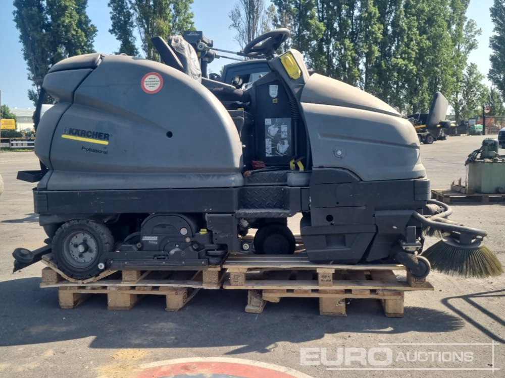 Kärcher R100 Ride on Swerper - Grindų šlavimo mašina: foto 5 Kärcher R100 Ride on Swerper - Grindų šlavimo mašina: foto 5