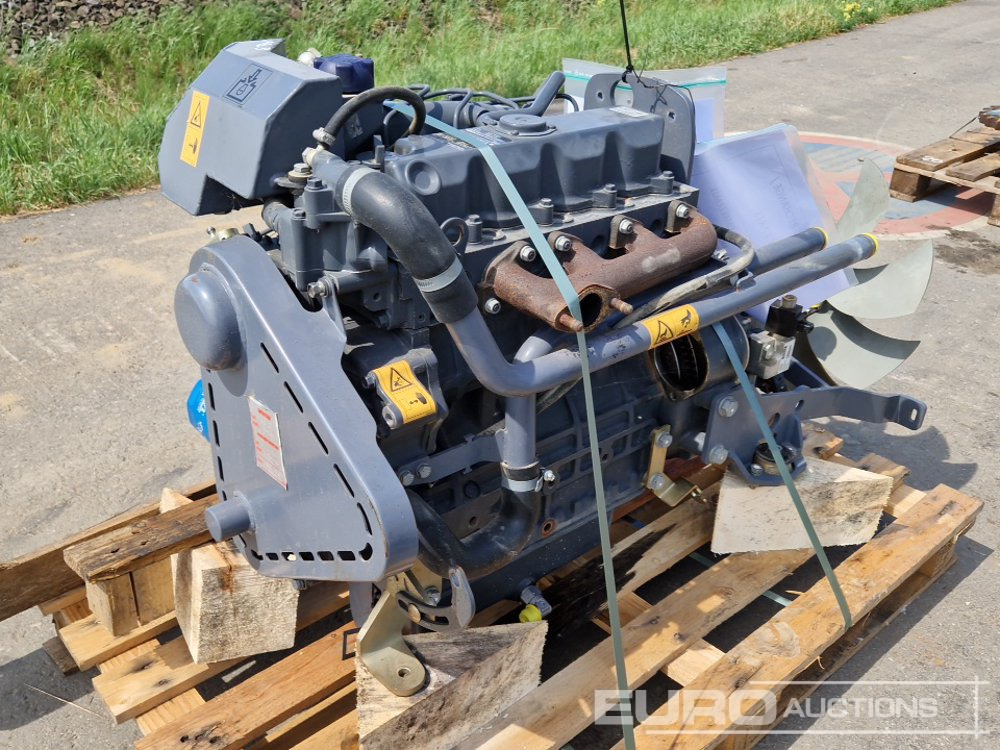 Kubota 4 Cylinder Diesel Engine - Variklis: foto 1 Kubota 4 Cylinder Diesel Engine - Variklis: foto 1