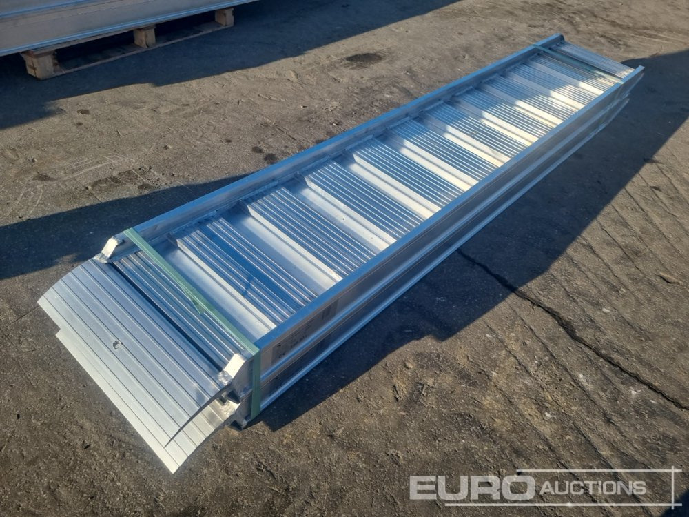 Unused 148.30L Aluminium Loading Rampes (2 of) 9000KG Capacity, 3000mm Length - Krovos rampa: foto 3 Unused 148.30L Aluminium Loading Rampes (2 of) 9000KG Capacity, 3000mm Length - Krovos rampa: foto 3