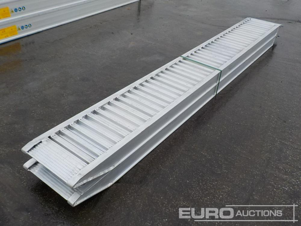 Unused CLM 85.25 Aluminium Loading Ramps (2of) 2920kg Capacity, 2500mm Length - Krovos rampa: foto 1 Unused CLM 85.25 Aluminium Loading Ramps (2of) 2920kg Capacity, 2500mm Length - Krovos rampa: foto 1