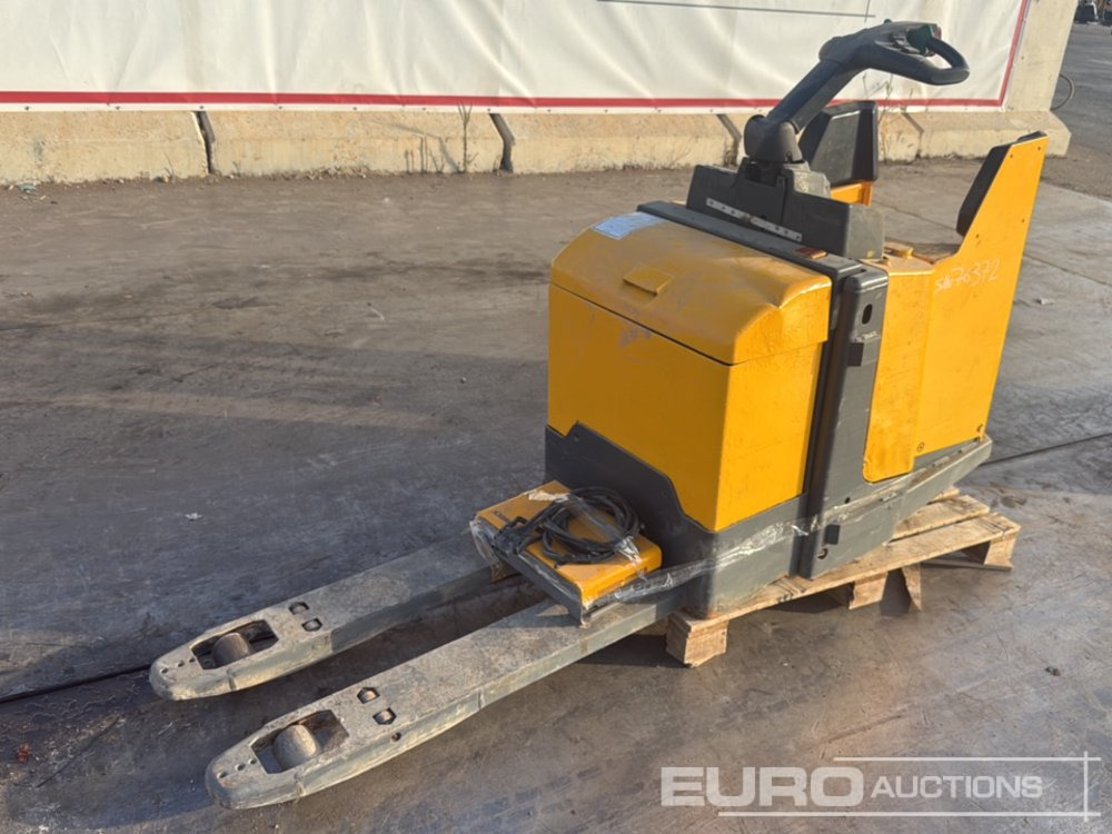 Electric Pallet Truck, Charger - Krovimo technika: foto 5 Electric Pallet Truck, Charger - Krovimo technika: foto 5