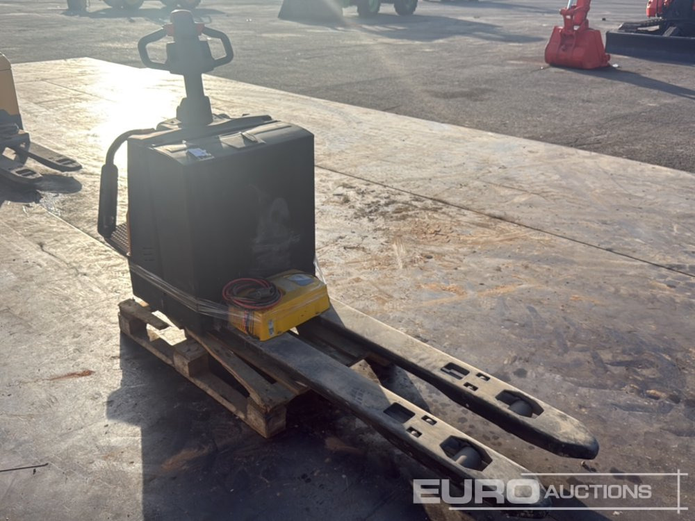 MB Electric Pallet Truck, Charger - Krovimo technika: foto 4 MB Electric Pallet Truck, Charger - Krovimo technika: foto 4