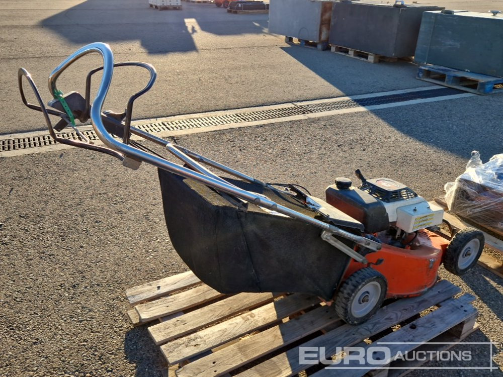 Kubota Gasoline Lawn Mower - Statybinė įranga: foto 3 Kubota Gasoline Lawn Mower - Statybinė įranga: foto 3