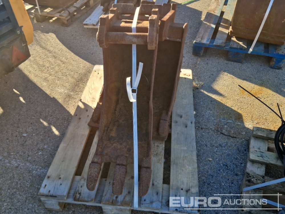 Pallet of Digging Buckets (3 of) - Statybinė įranga: foto 5 Pallet of Digging Buckets (3 of) - Statybinė įranga: foto 5