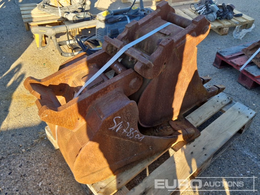 Pallet of Digging Buckets (3 of) - Statybinė įranga: foto 1 Pallet of Digging Buckets (3 of) - Statybinė įranga: foto 1