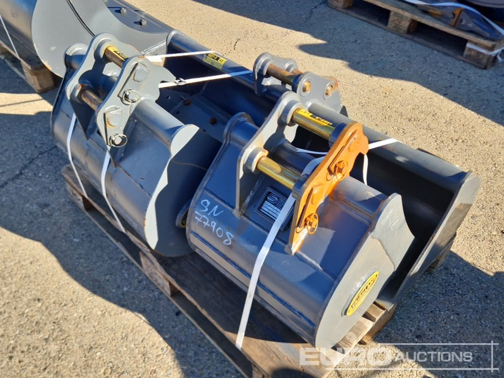 Strickland Set of U27 18" Digging Bucket (S/N 5031006042), U27 24" Digging Bucket (S/N 5030169083BD), U27 348D Cleaning Bucket (S/N 502450688) - Kaušas: foto 3 Strickland Set of U27 18" Digging Bucket (S/N 5031006042), U27 24" Digging Bucket (S/N 5030169083BD), U27 348D Cleaning Bucket (S/N 502450688) - Kaušas: foto 3