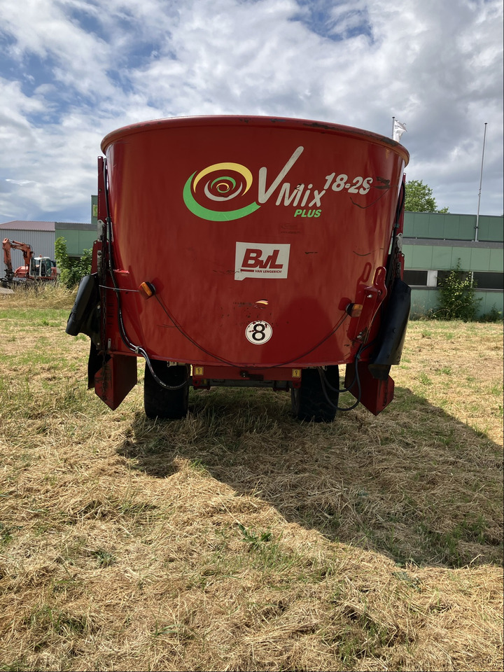 BVL Futtermischwagen V-Mix 18 2S - Pašarų maišytuvas: foto 4 BVL Futtermischwagen V-Mix 18 2S - Pašarų maišytuvas: foto 4