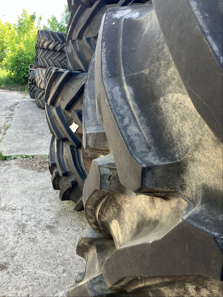 Fendt 650/60R38 750/70R44 - Padangos ir ratlankiai: foto 2 Fendt 650/60R38 750/70R44 - Padangos ir ratlankiai: foto 2