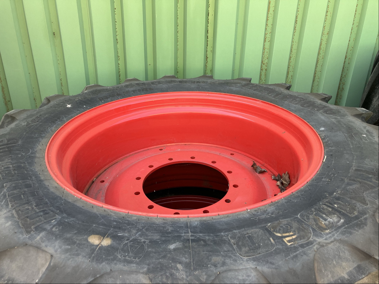 Fendt 650/60R38 750/70R44 - Padangos ir ratlankiai: foto 3 Fendt 650/60R38 750/70R44 - Padangos ir ratlankiai: foto 3