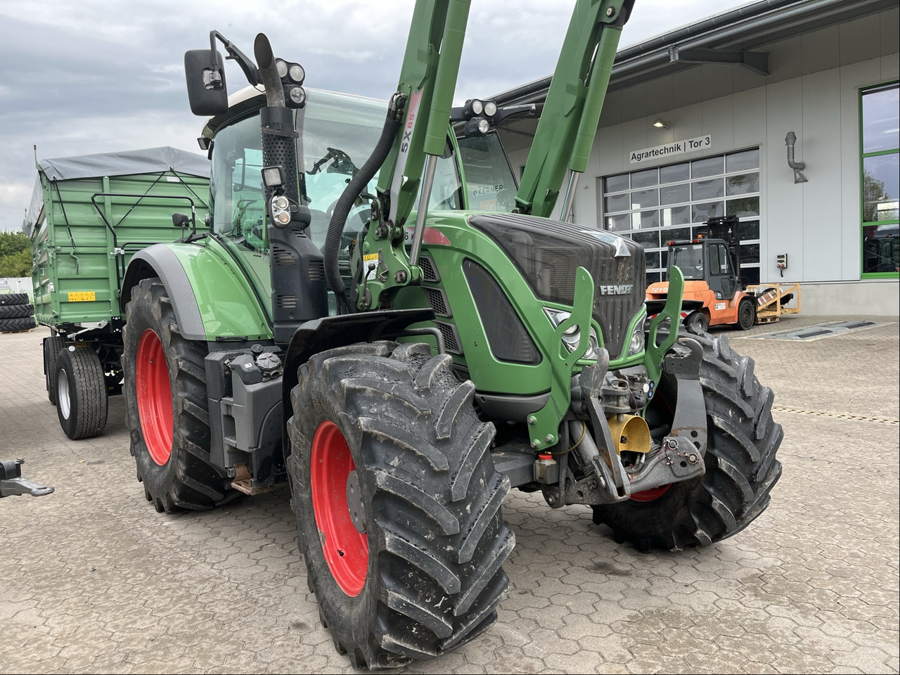 Fendt 716 Vario S4 - Traktorius: foto 1 Fendt 716 Vario S4 - Traktorius: foto 1