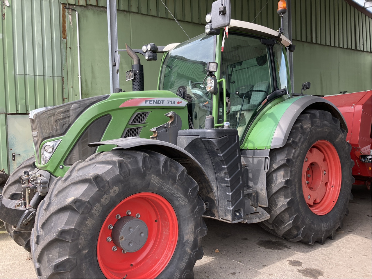 Fendt 718 Vario Profi Plus - Traktorius: foto 1 Fendt 718 Vario Profi Plus - Traktorius: foto 1