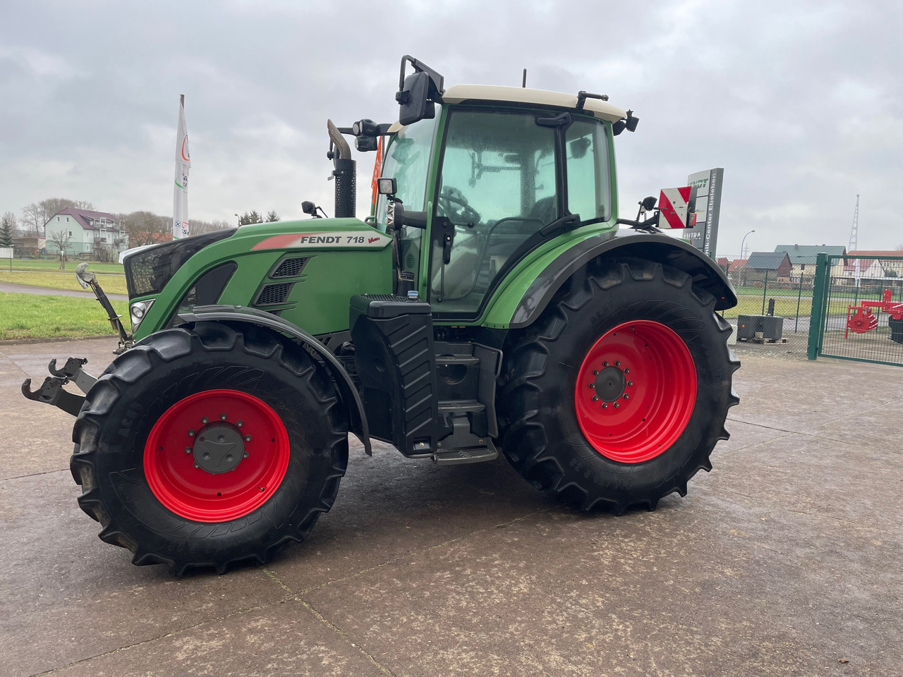 Fendt 718 Vario S4 ProfiPlus - Traktorius: foto 1 Fendt 718 Vario S4 ProfiPlus - Traktorius: foto 1