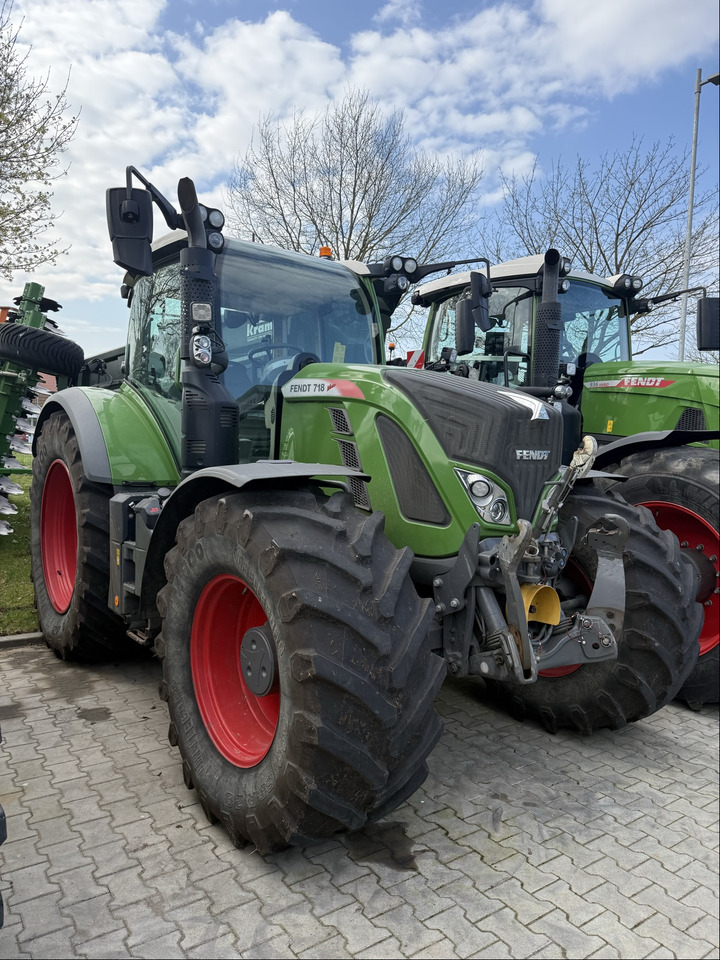 Fendt 718 Vario S4 ProfiPlus - Traktorius: foto 1 Fendt 718 Vario S4 ProfiPlus - Traktorius: foto 1