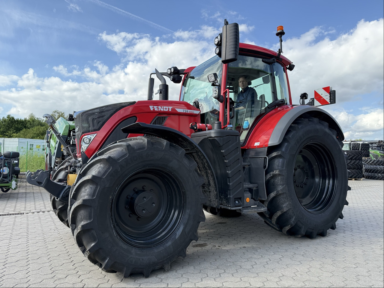Fendt 724 Vario Gen6 ProfiPlus - Traktorius: foto 1 Fendt 724 Vario Gen6 ProfiPlus - Traktorius: foto 1