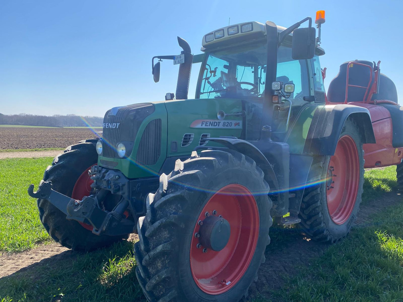 Fendt 820 Vario Com 3 - Traktorius: foto 1 Fendt 820 Vario Com 3 - Traktorius: foto 1