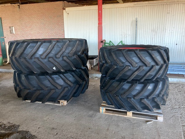 Fendt Trelleborg 650/75R38 600/65R - Padanga: foto 1 Fendt Trelleborg 650/75R38 600/65R - Padanga: foto 1