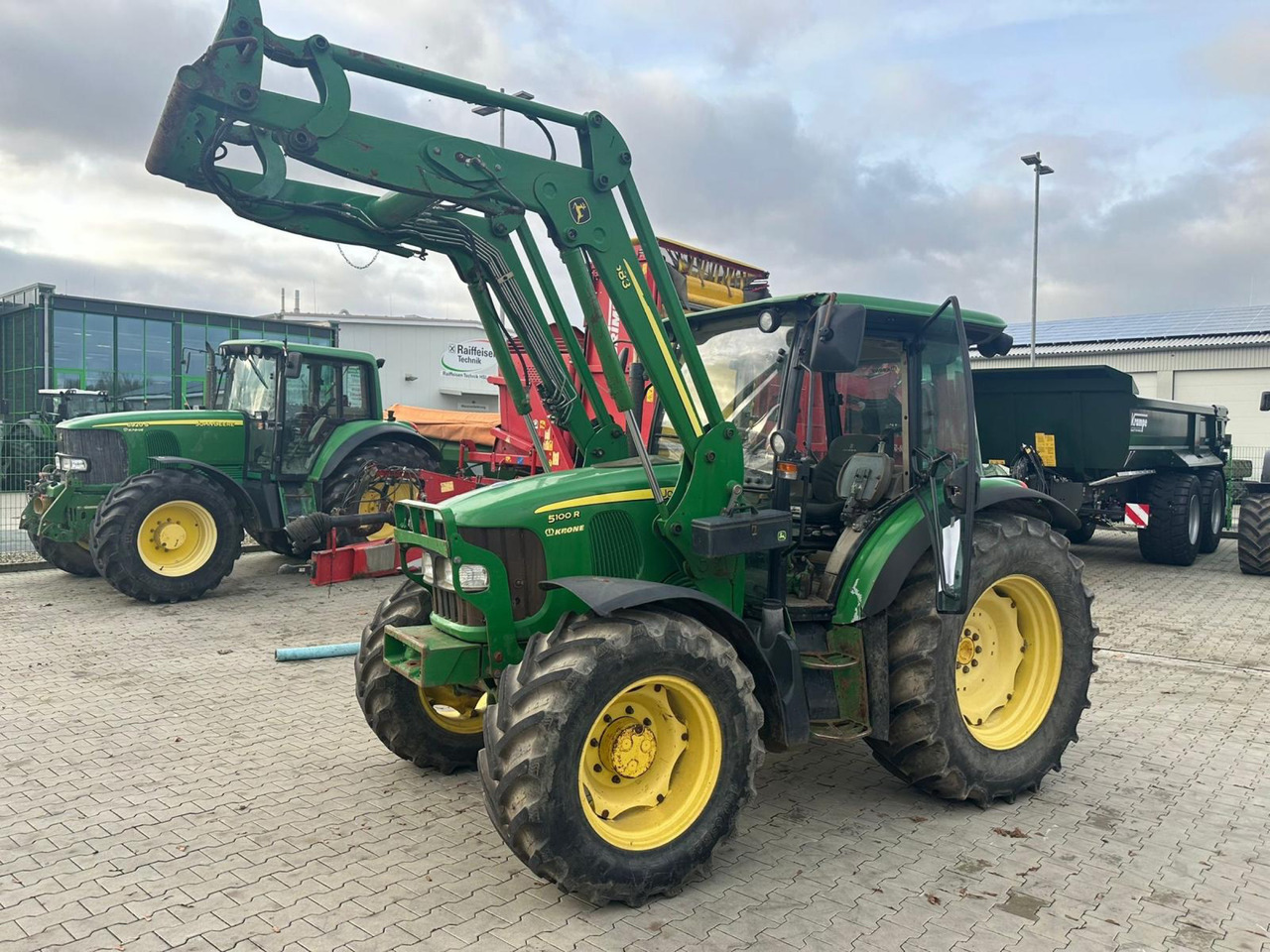 John Deere 5100 R - Traktorius: foto 1 John Deere 5100 R - Traktorius: foto 1