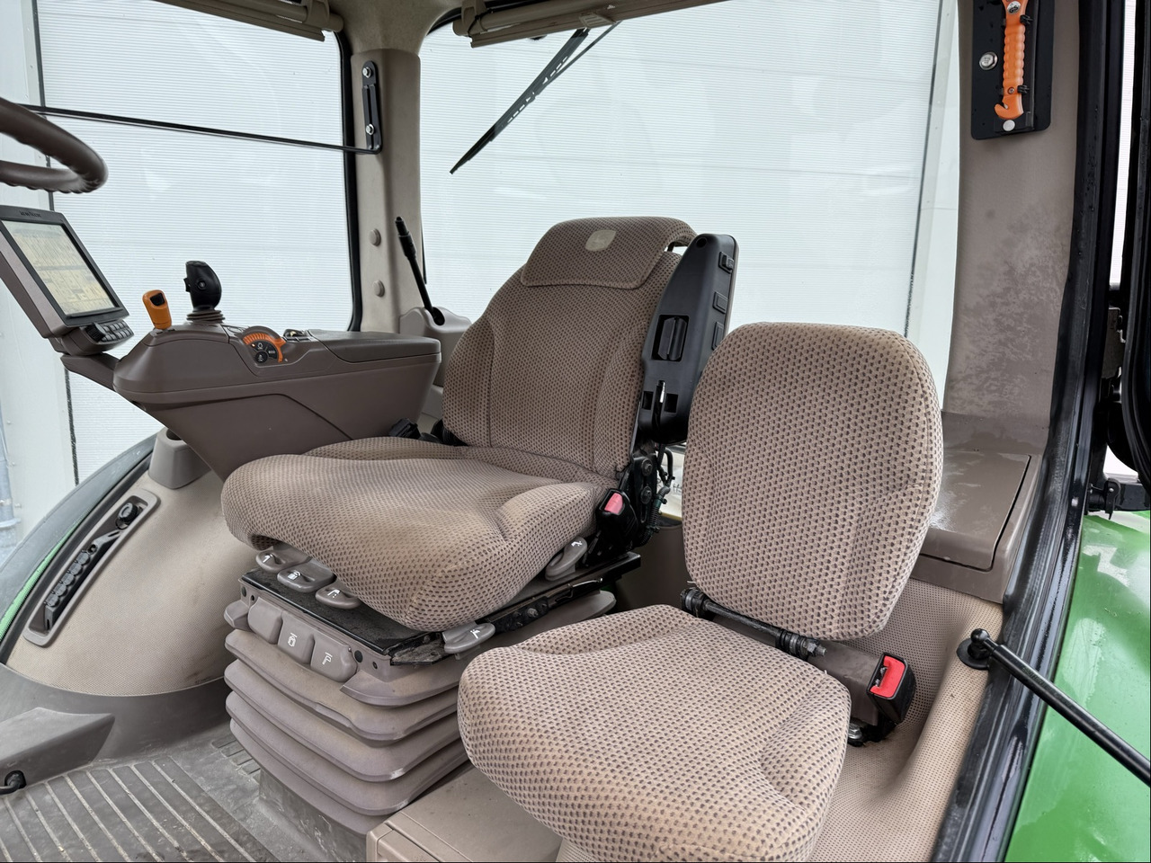 John Deere 8320 R E23 - Traktorius: foto 2 John Deere 8320 R E23 - Traktorius: foto 2