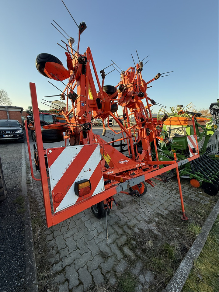 Kuhn Heuwender GF 8702 - Šieno grėblys/ Vartytuvas: foto 4 Kuhn Heuwender GF 8702 - Šieno grėblys/ Vartytuvas: foto 4