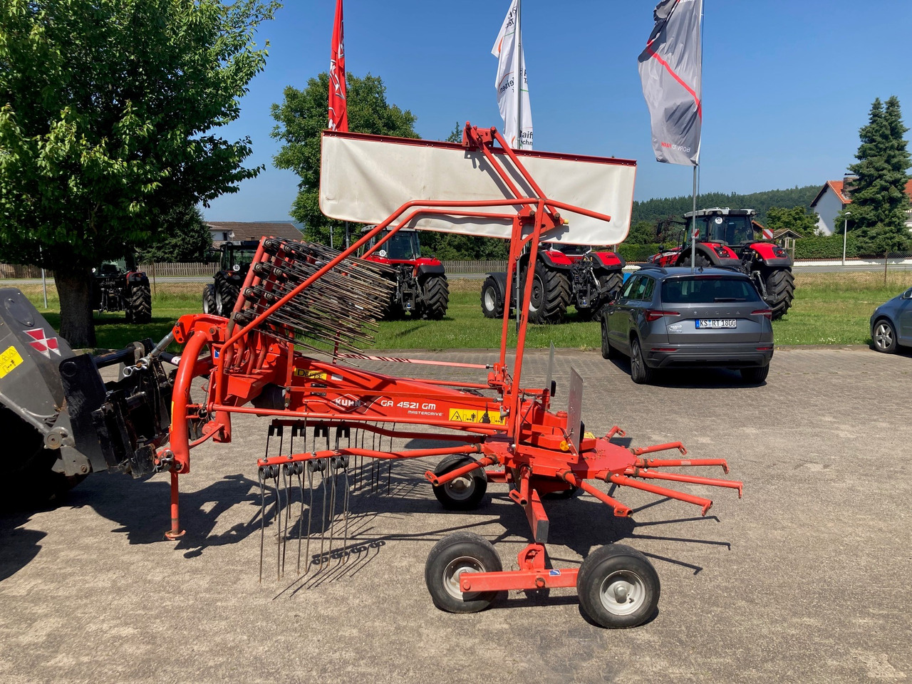 Kuhn Schwader GA 4521 - Šieno grėblys/ Vartytuvas: foto 1 Kuhn Schwader GA 4521 - Šieno grėblys/ Vartytuvas: foto 1