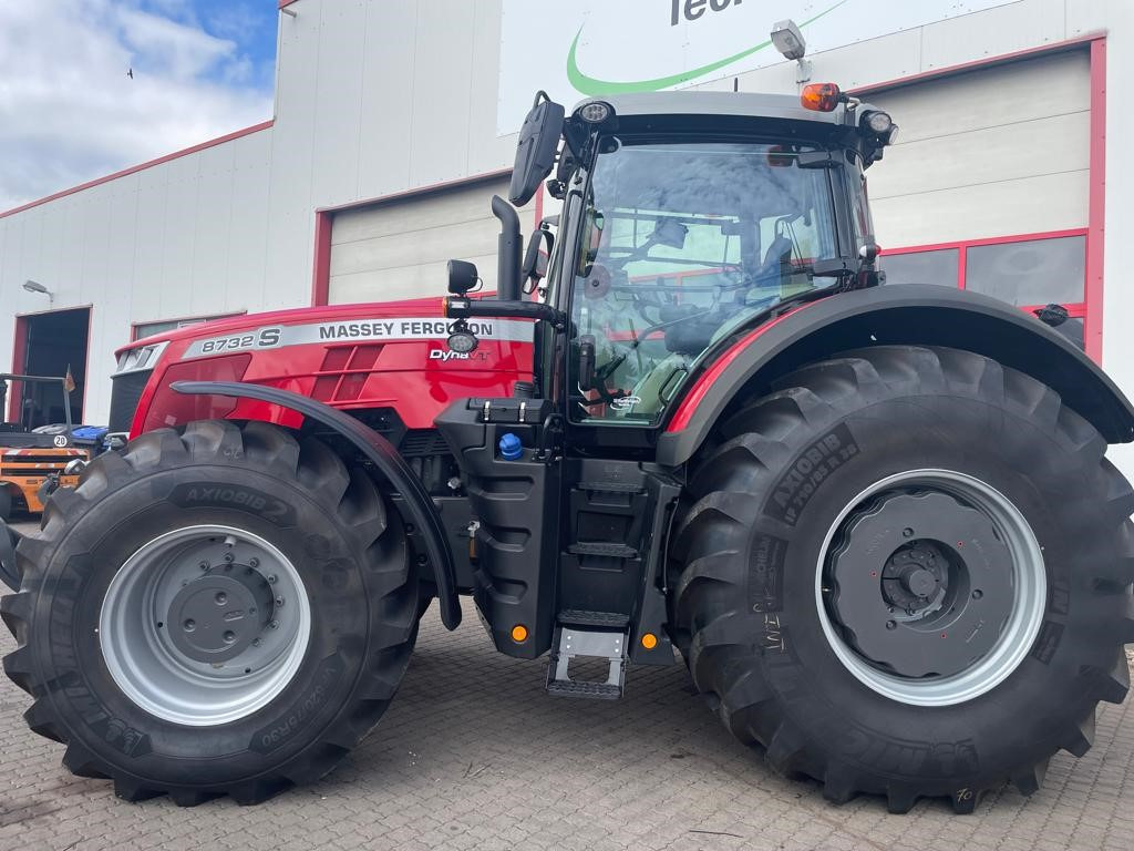 Massey Ferguson 8732 Dyna-VT EXCLUSIVE - Traktorius: foto 1 Massey Ferguson 8732 Dyna-VT EXCLUSIVE - Traktorius: foto 1