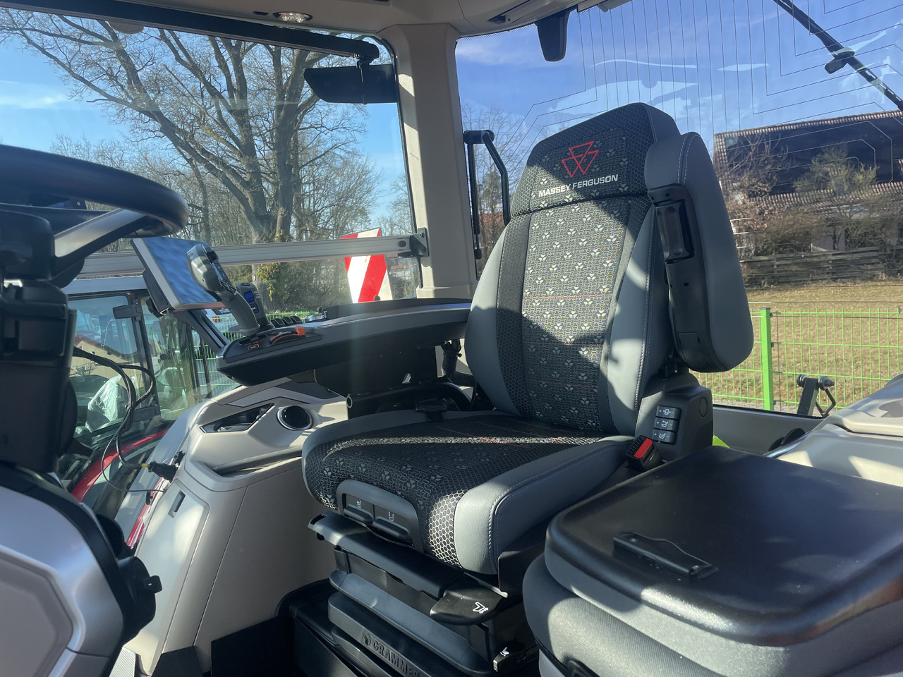 Massey Ferguson 8S.265 Dyna-VT EXCLUSIVE - Traktorius: foto 5 Massey Ferguson 8S.265 Dyna-VT EXCLUSIVE - Traktorius: foto 5