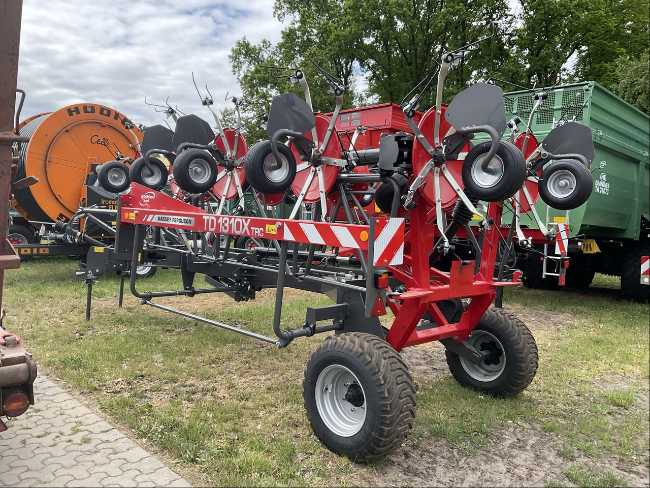 Massey Ferguson TD 1310X TRC - Šieno grėblys/ Vartytuvas: foto 1 Massey Ferguson TD 1310X TRC - Šieno grėblys/ Vartytuvas: foto 1