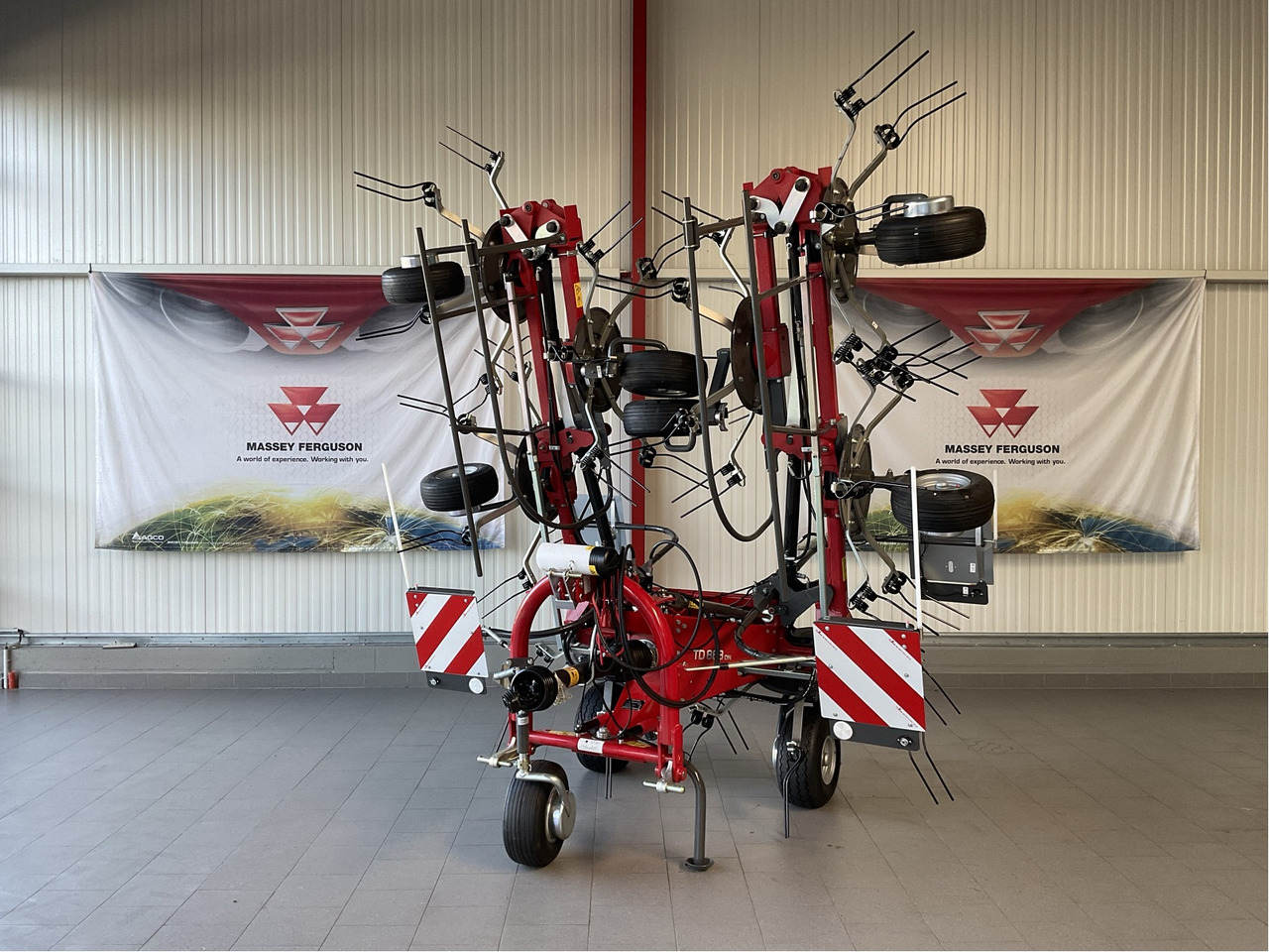 Massey Ferguson TD 868 DN Heuwender - Šieno grėblys/ Vartytuvas: foto 1 Massey Ferguson TD 868 DN Heuwender - Šieno grėblys/ Vartytuvas: foto 1